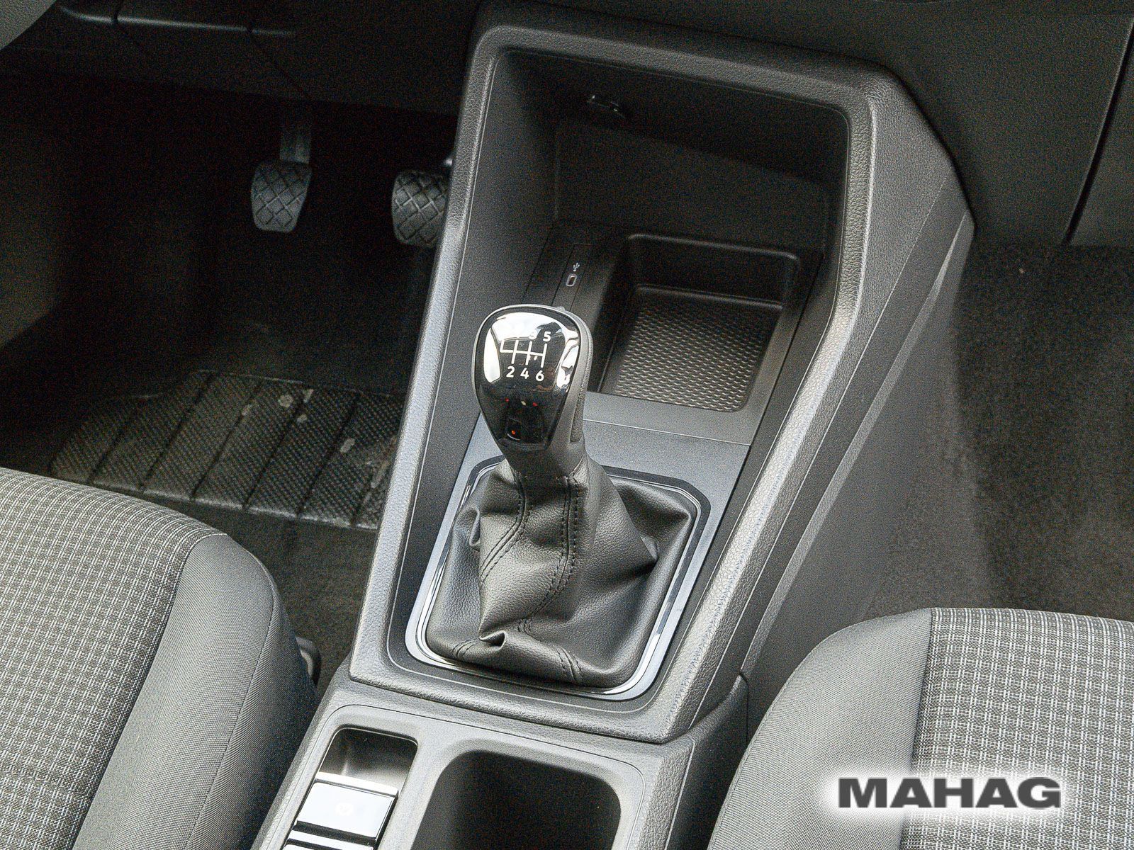 Fahrzeugabbildung Volkswagen Caddy Cargo 2,0l TDI 75 kW 6-Gang-Schaltgetriebe