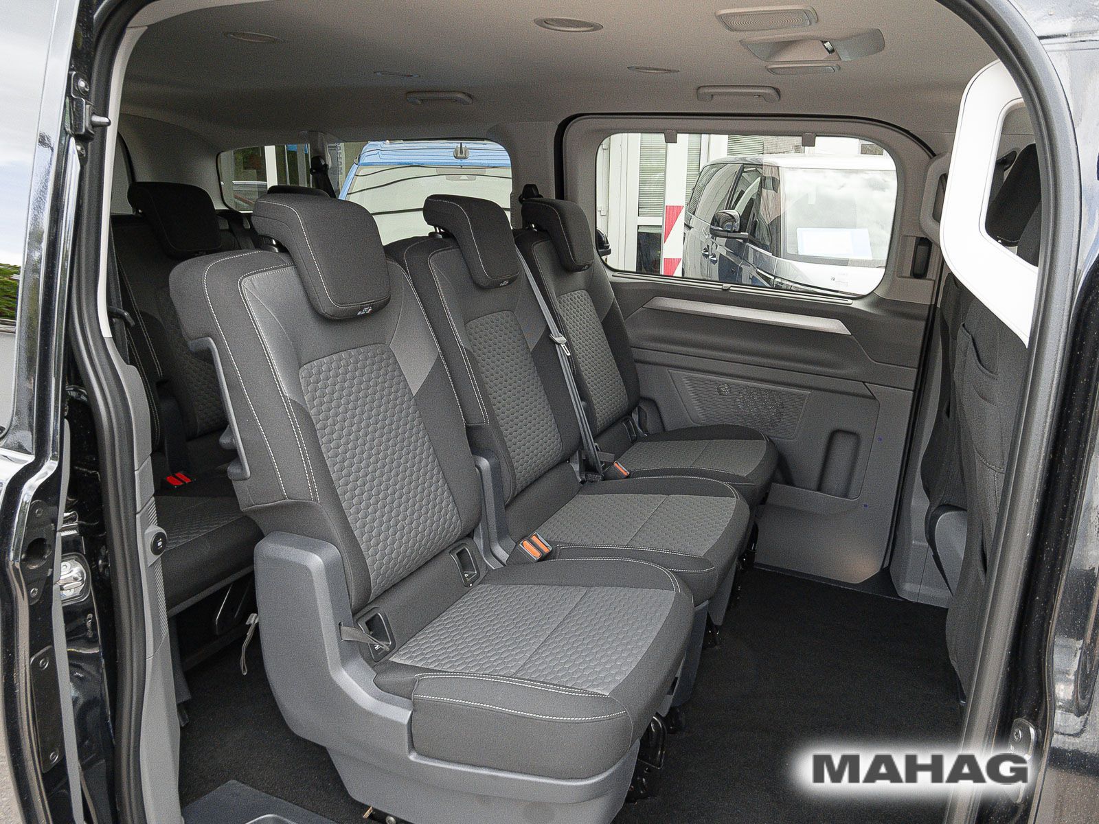 Fahrzeugabbildung Volkswagen Caravelle langer Radstand Style