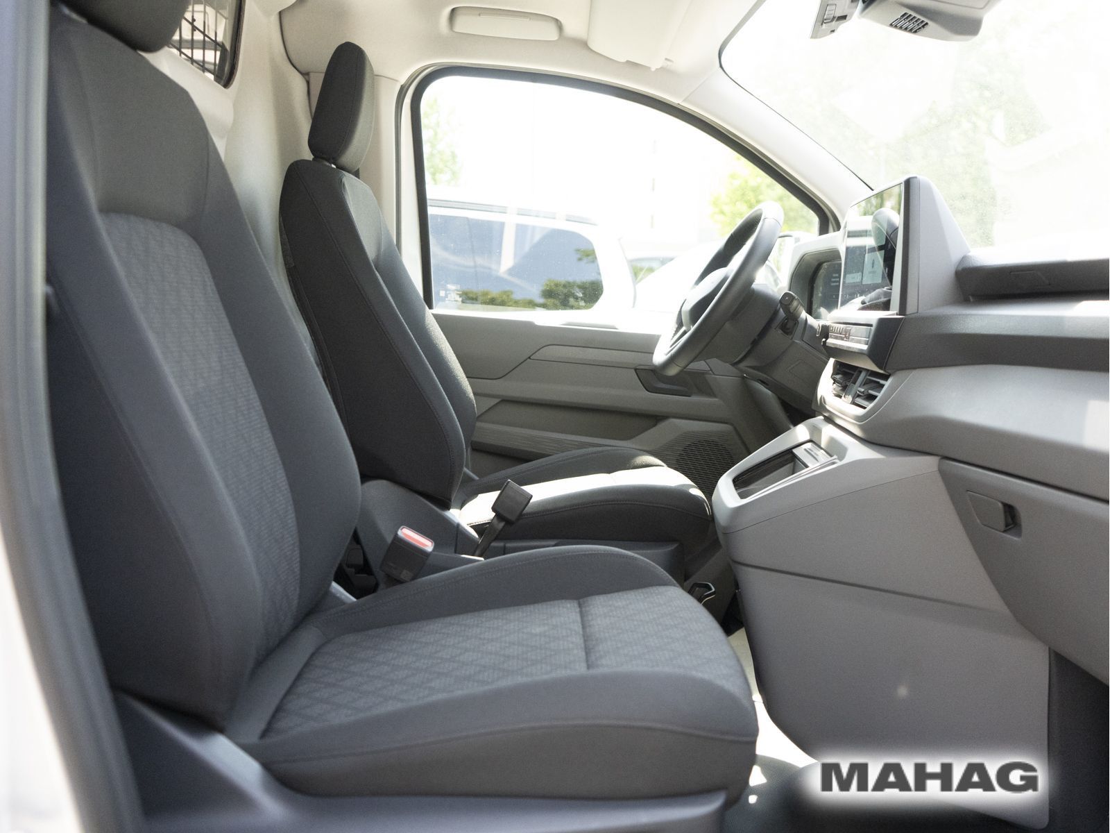 Fahrzeugabbildung Volkswagen Transporter Kasten langer Radstand 4motion 8AG
