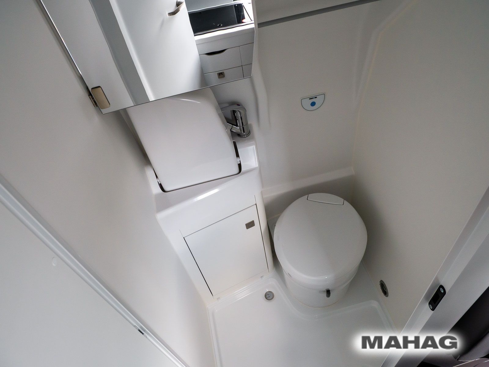Fahrzeugabbildung Volkswagen Crafter Kasten mittlerer Radstand