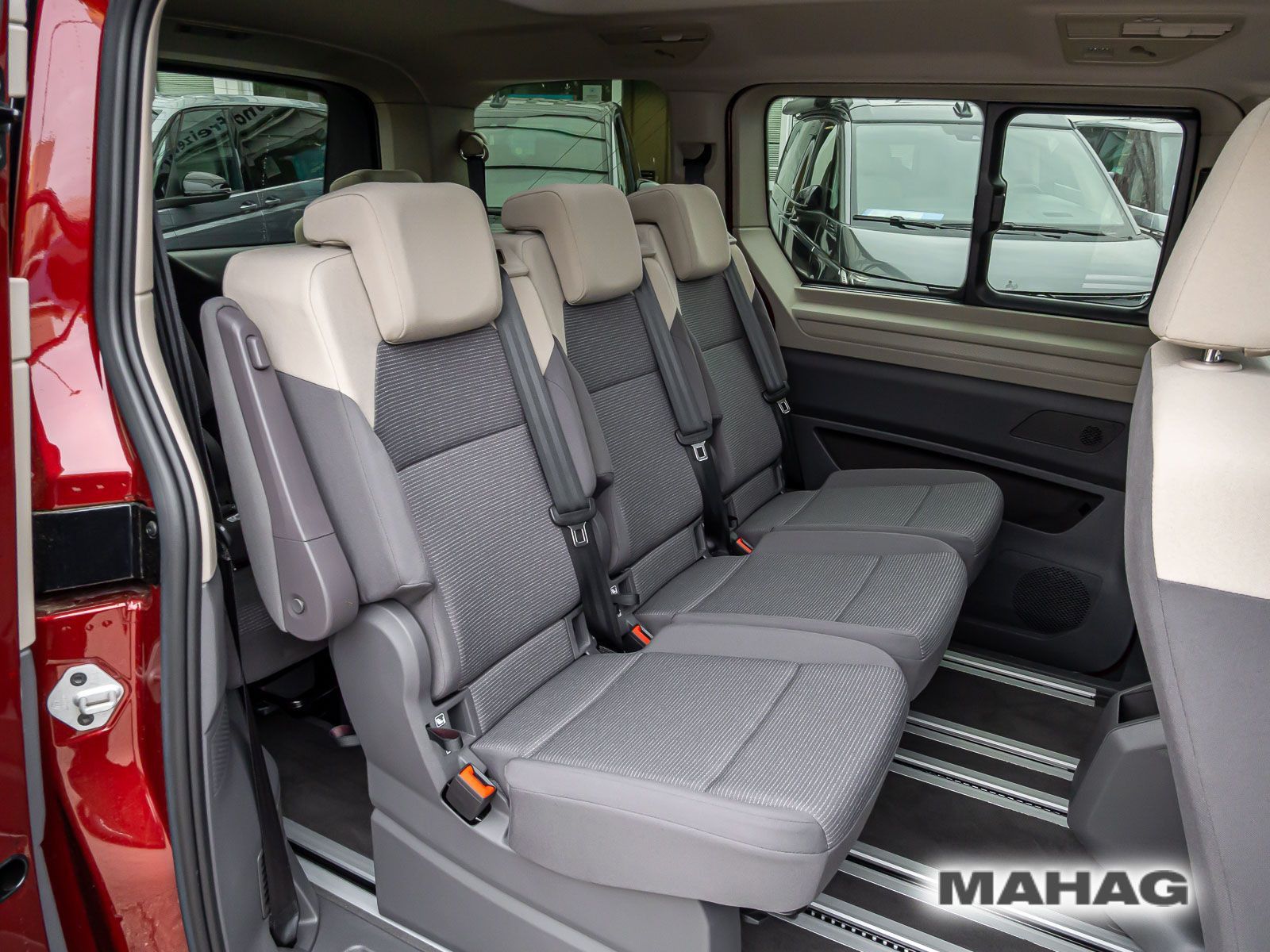 Fahrzeugabbildung Volkswagen Multivan Basis-Modell