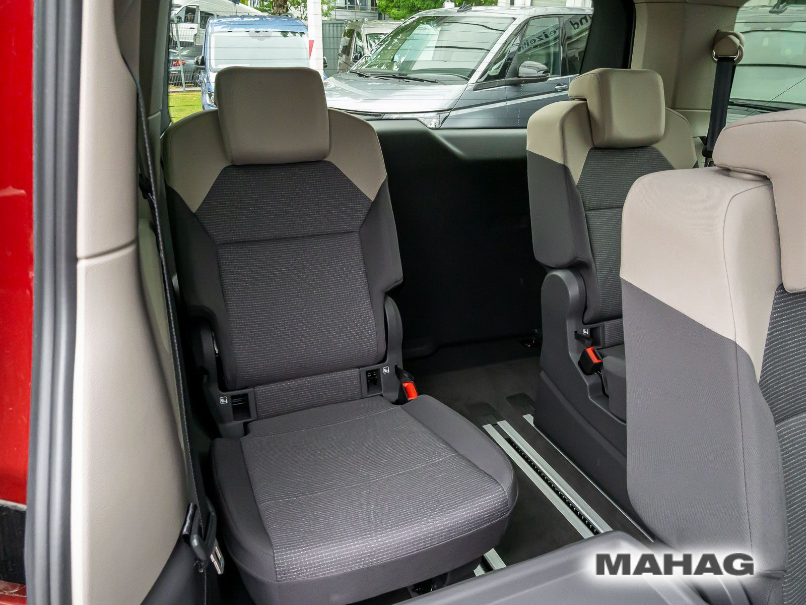 Fahrzeugabbildung Volkswagen Multivan Basis-Modell