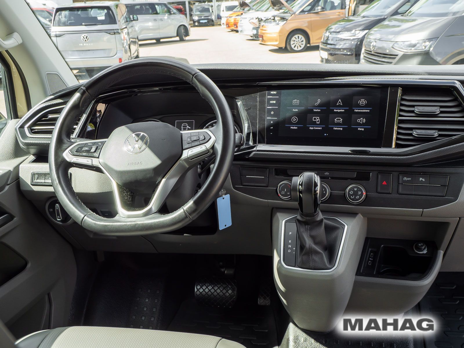 Fahrzeugabbildung Volkswagen T6.1 Kombi langer Radstand TAXI