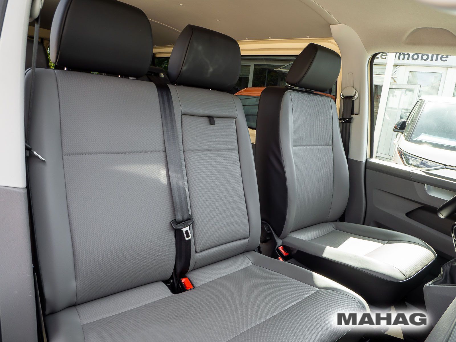 Fahrzeugabbildung Volkswagen T6.1 Kombi langer Radstand TAXI