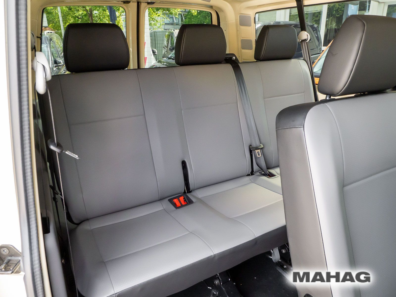 Fahrzeugabbildung Volkswagen T6.1 Kombi langer Radstand TAXI