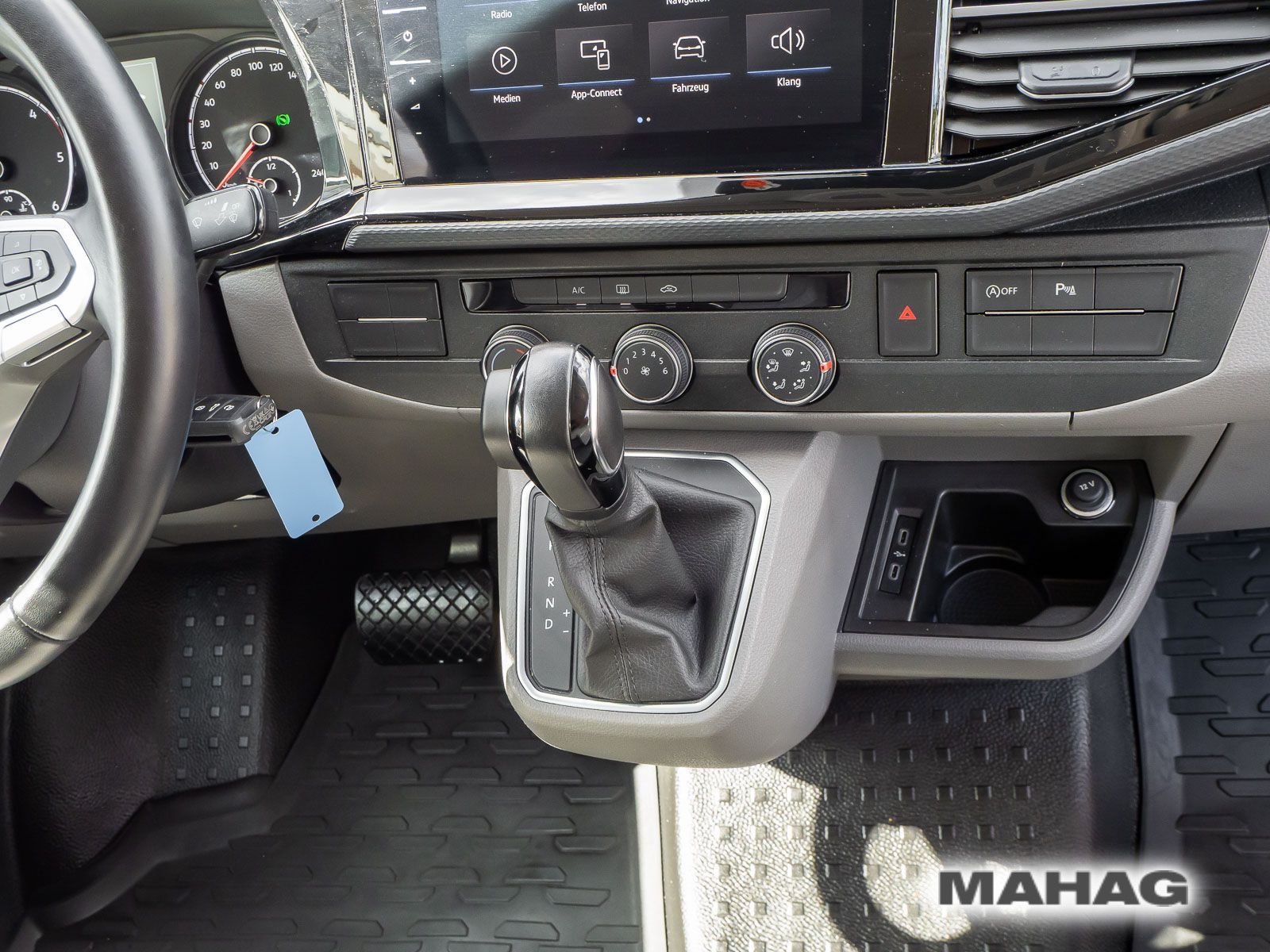 Fahrzeugabbildung Volkswagen T6.1 Kombi langer Radstand TAXI