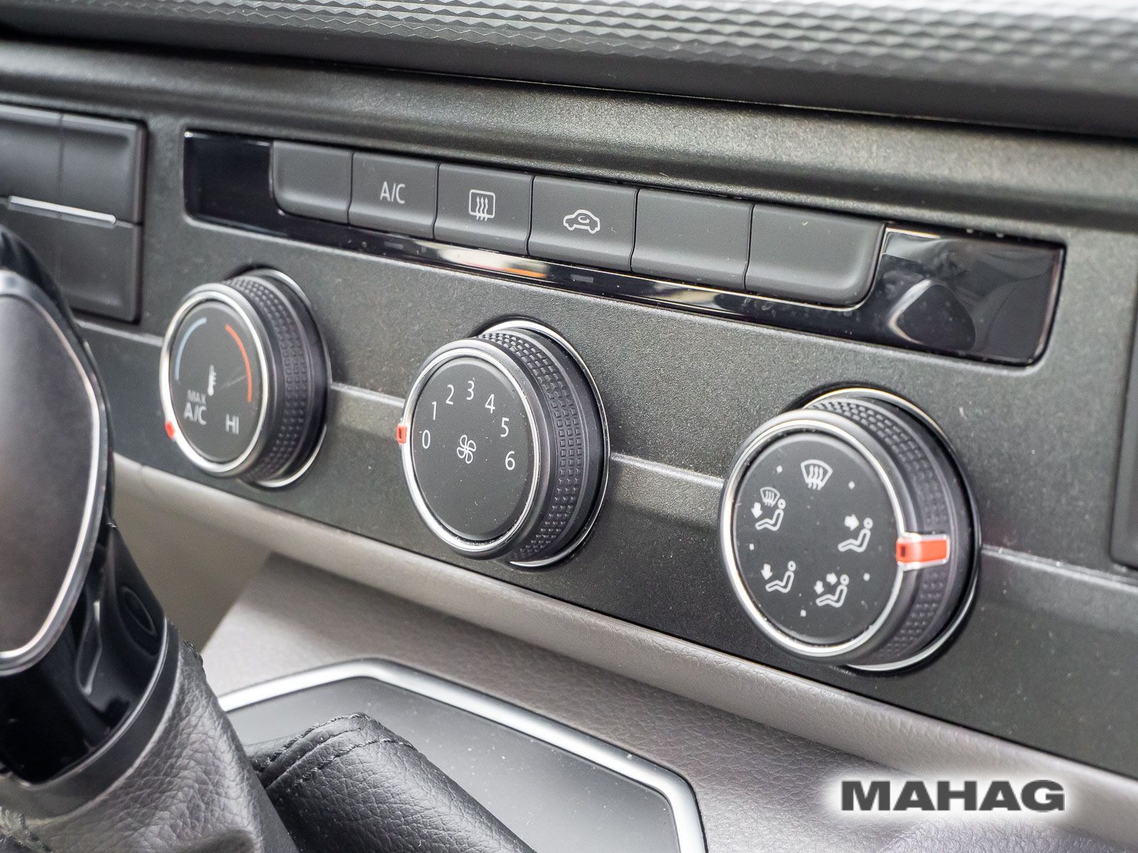 Fahrzeugabbildung Volkswagen T6.1 Kombi langer Radstand TAXI