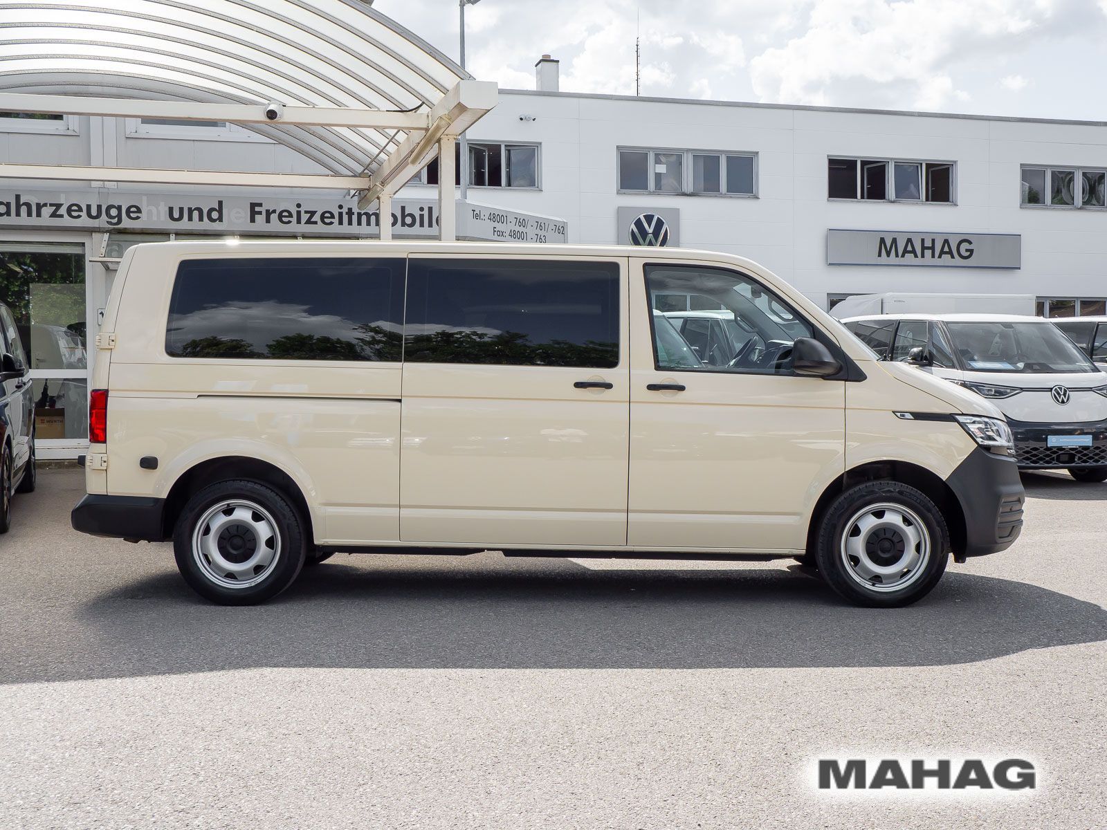 Fahrzeugabbildung Volkswagen T6.1 Kombi langer Radstand TAXI