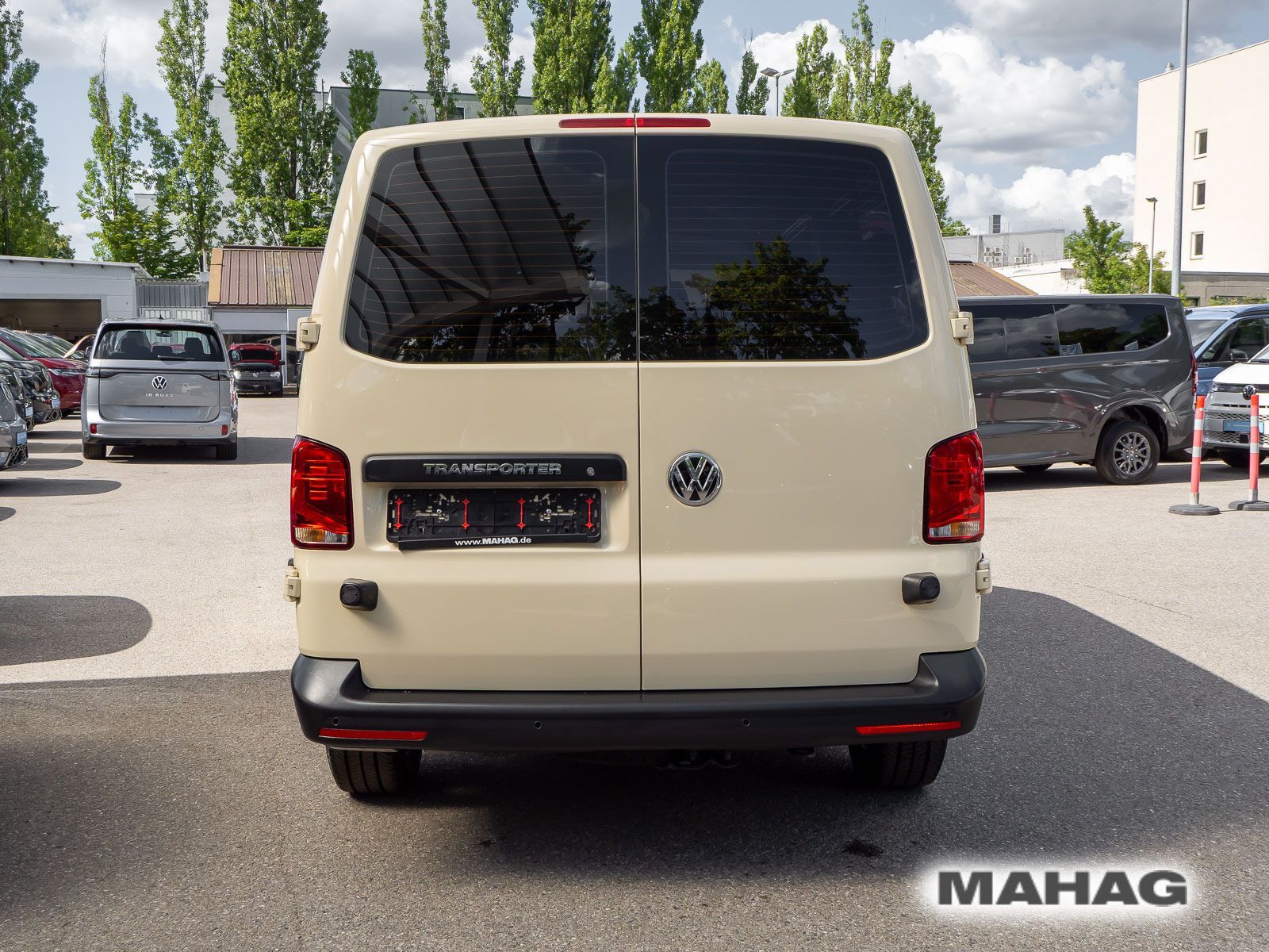 Fahrzeugabbildung Volkswagen T6.1 Kombi langer Radstand TAXI