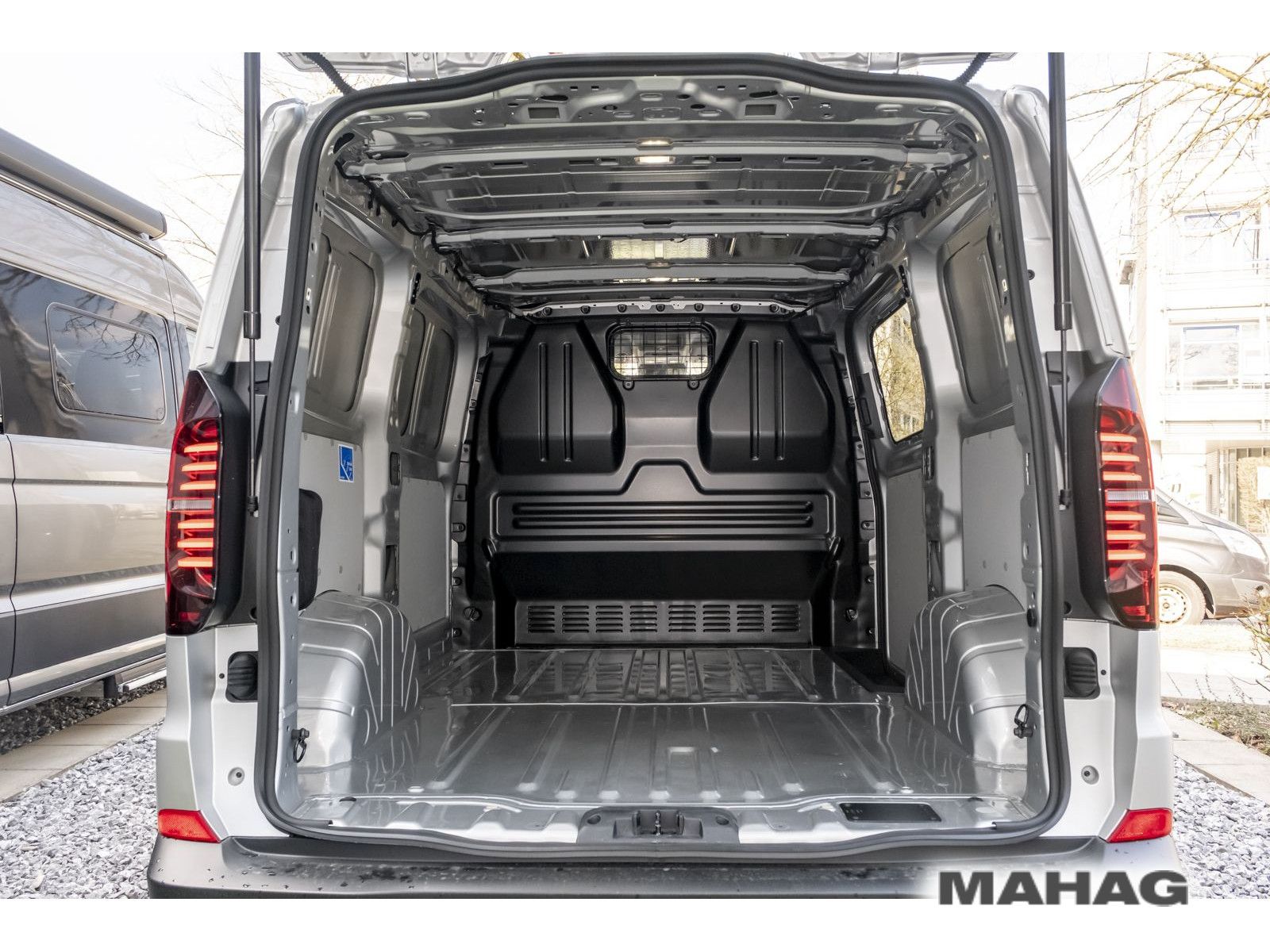 Fahrzeugabbildung Volkswagen Transporter Kasten 2,0 l 110 kW TDI 8-Ga ng Auto