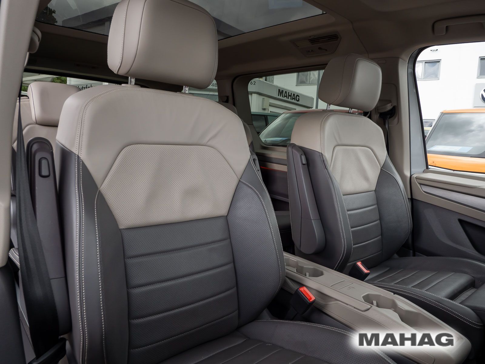 Fahrzeugabbildung Volkswagen Multivan Life 2,0 l 150 kW TSI OPF 7-Gang-DSG Ra
