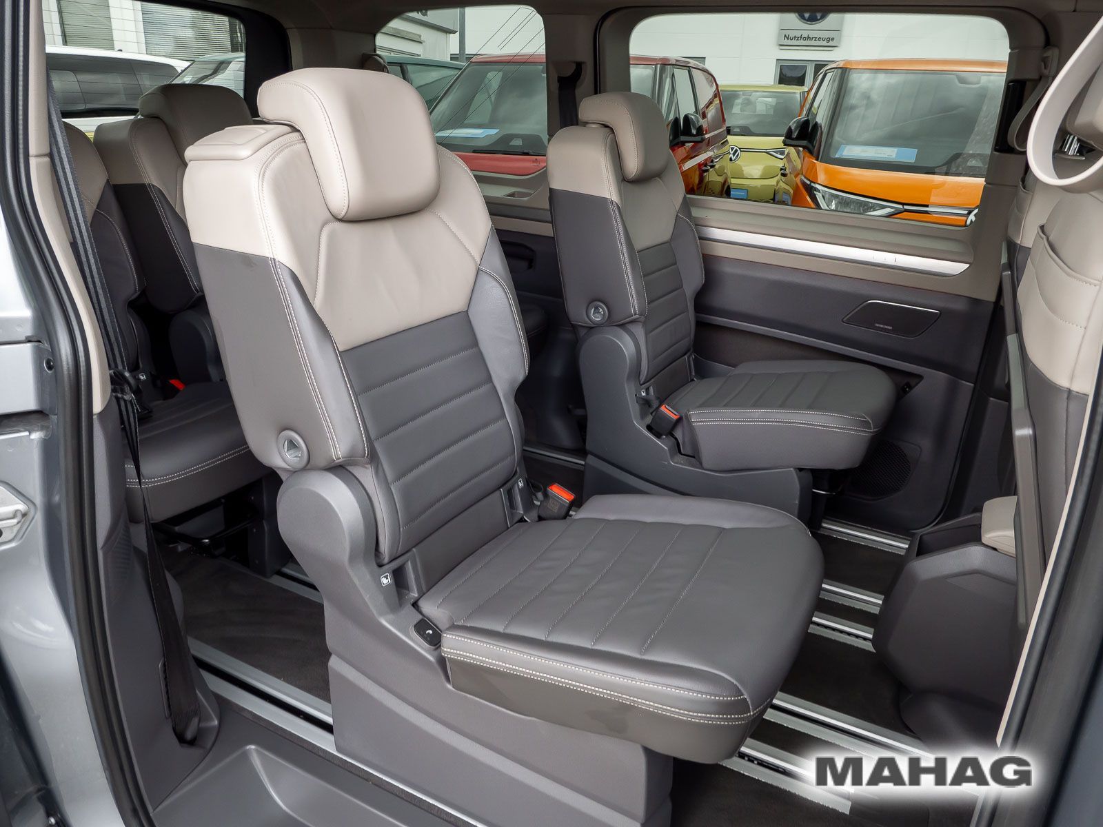 Fahrzeugabbildung Volkswagen Multivan Life 2,0 l 150 kW TSI OPF 7-Gang-DSG Ra