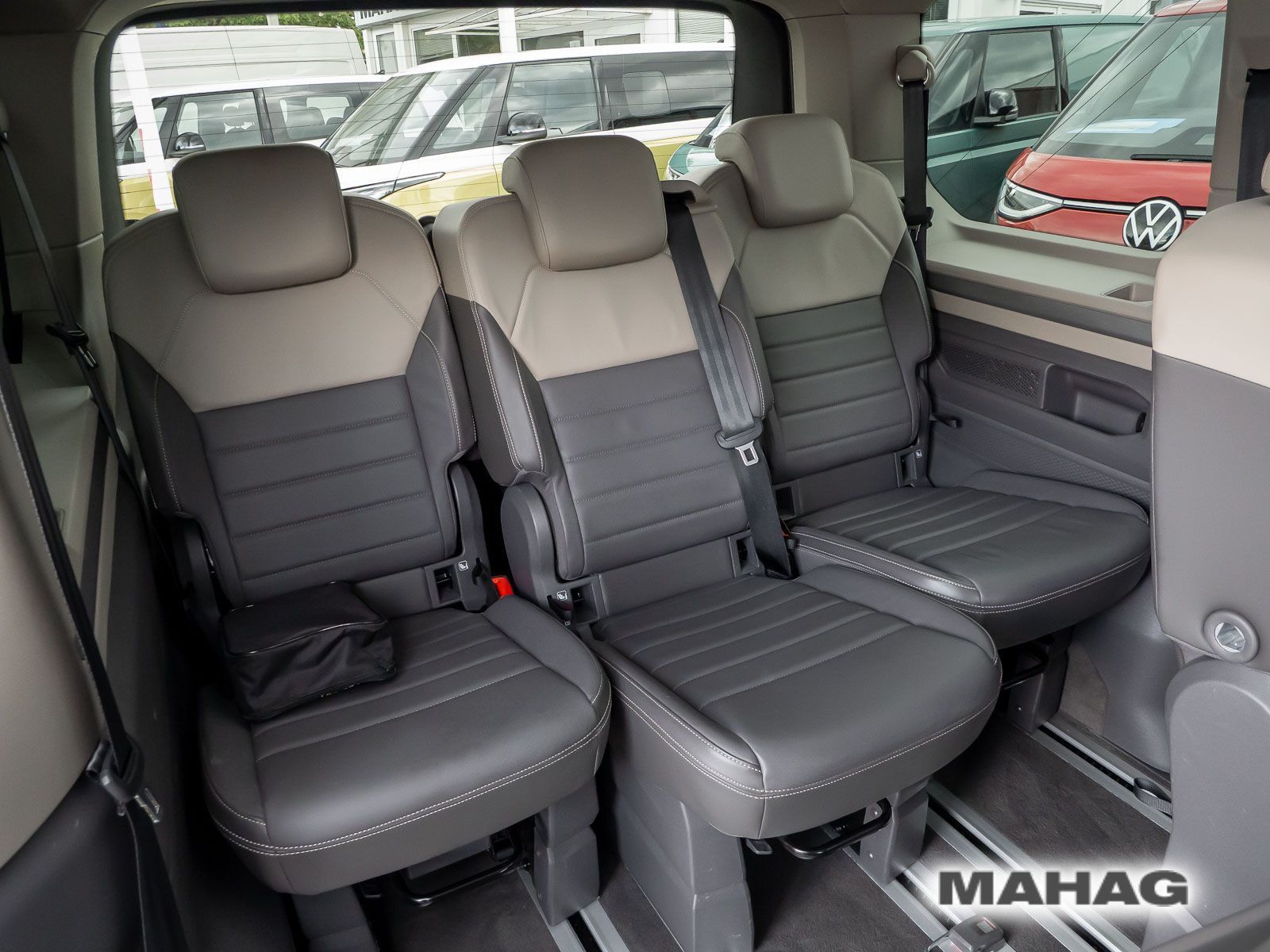 Fahrzeugabbildung Volkswagen Multivan Life 2,0 l 150 kW TSI OPF 7-Gang-DSG Ra