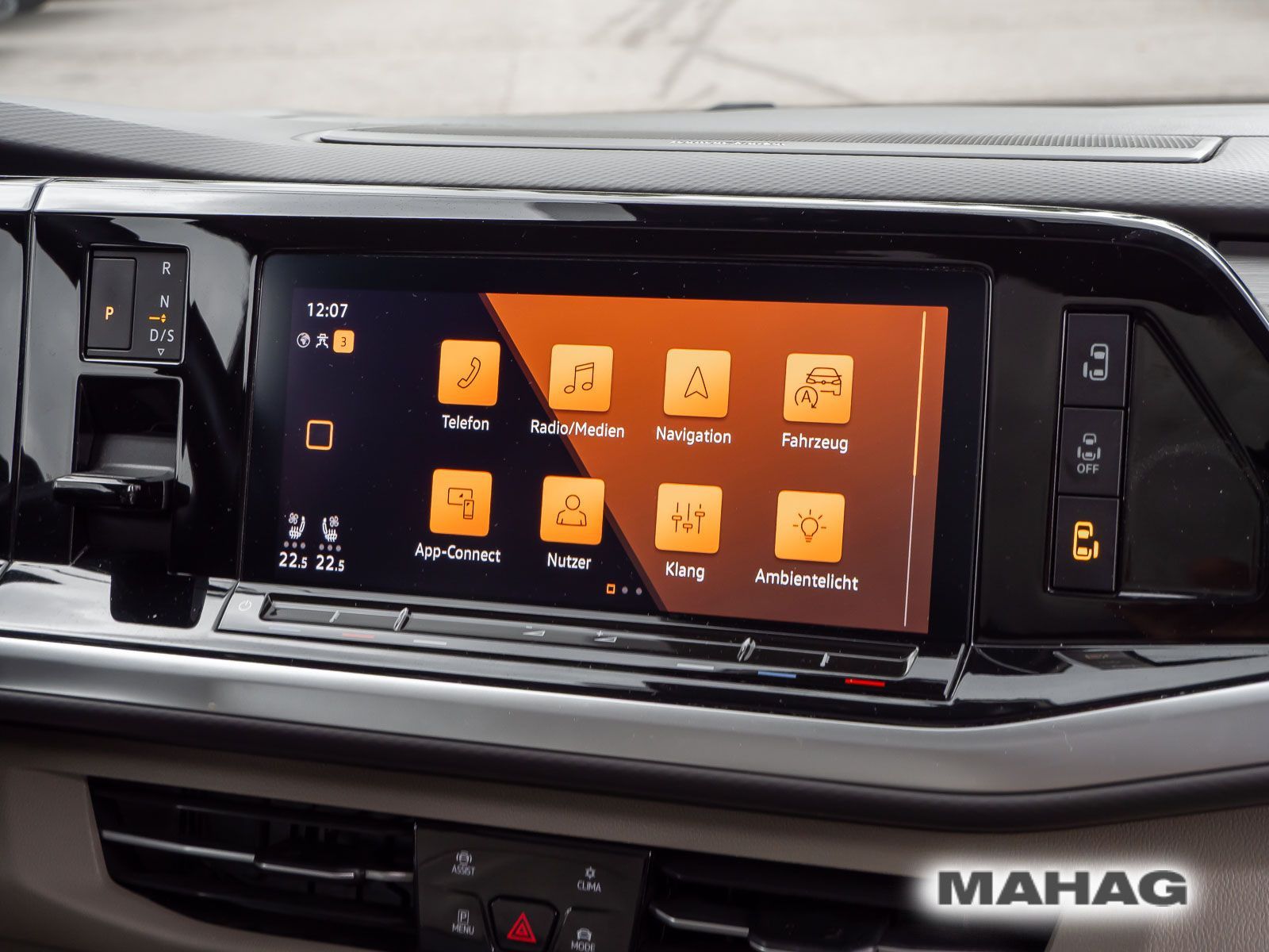 Fahrzeugabbildung Volkswagen Multivan Life 2,0 l 150 kW TSI OPF 7-Gang-DSG Ra