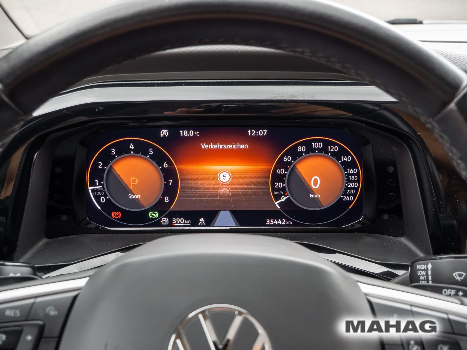 Fahrzeugabbildung Volkswagen Multivan Life 2,0 l 150 kW TSI OPF 7-Gang-DSG Ra