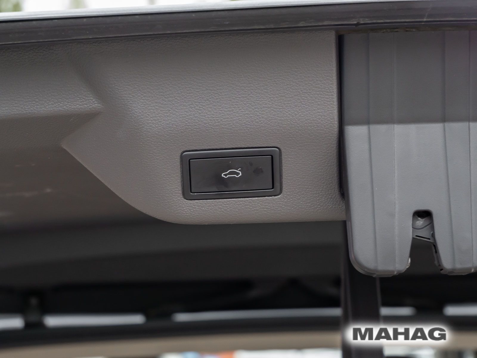 Fahrzeugabbildung Volkswagen Multivan Life 2,0 l 150 kW TSI OPF 7-Gang-DSG Ra