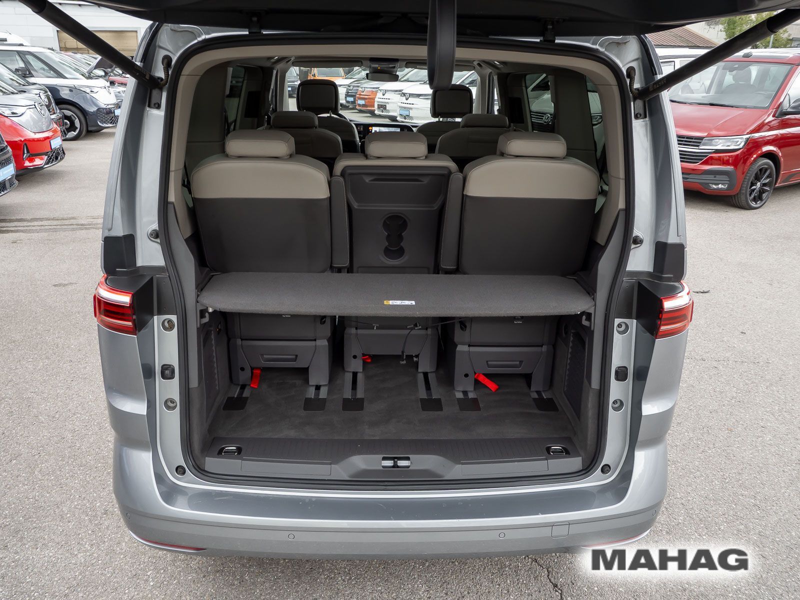 Fahrzeugabbildung Volkswagen Multivan Life 2,0 l 150 kW TSI OPF 7-Gang-DSG Ra