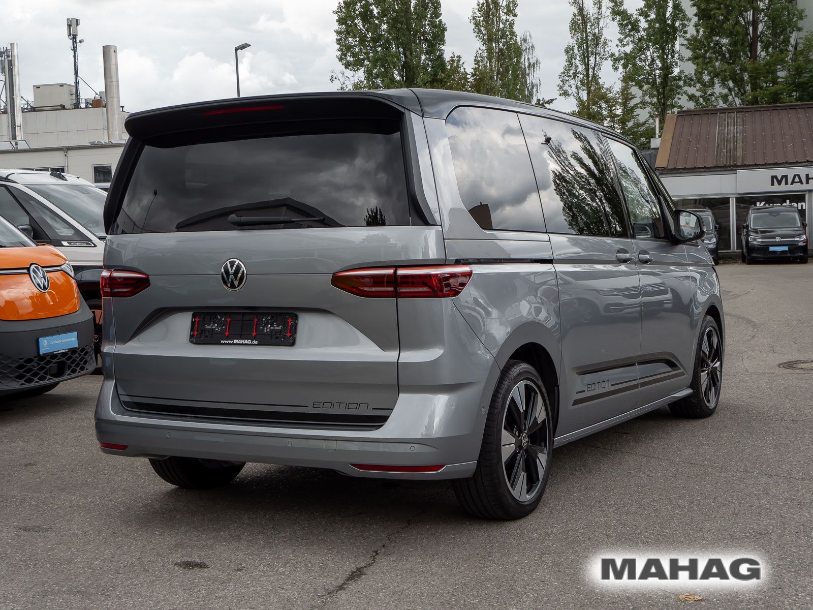 Fahrzeugabbildung Volkswagen Multivan Life 2,0 l 150 kW TSI OPF 7-Gang-DSG Ra
