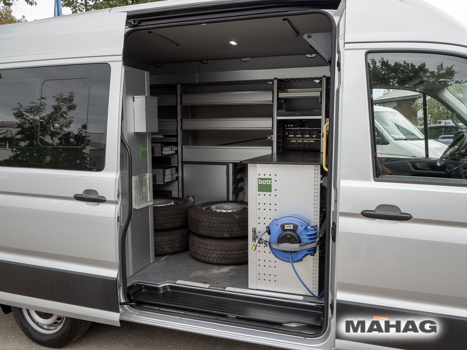Fahrzeugabbildung Volkswagen Crafter 35 Kasten 2,0 l 130 kW Frontantrieb 8-Ga
