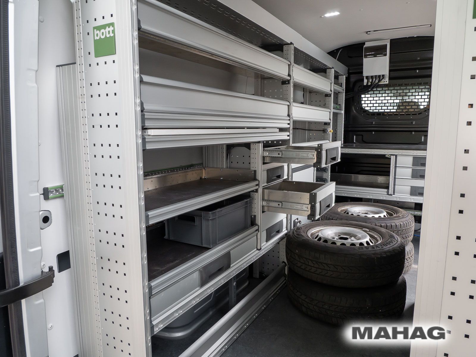Fahrzeugabbildung Volkswagen Crafter 35 Kasten 2,0 l 130 kW Frontantrieb 8-Ga