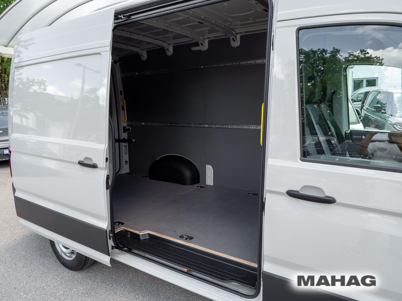 Fahrzeugabbildung Volkswagen Crafter Kasten mittlerer Radstand